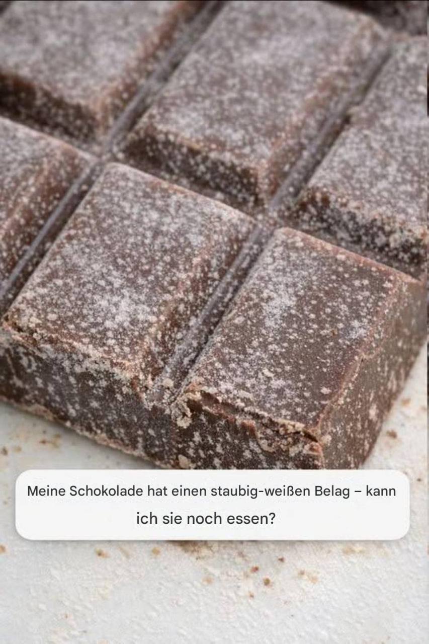 Mein Schokolade hat einen weißen, staubigen Belag – kann man das noch essen?