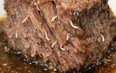 Ich holte meinen Rinderbraten aus dem Slow Cooker und sah diese seltsamen weißen, strähnigen Dinger aus dem Fleisch ragen. Sie sehen aus wie kleine Würmer oder Parasiten. Ist das Fleisch befallen?