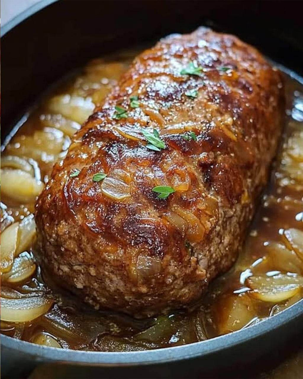 Der saftigste Zwiebel Hackbraten – Ein Rezept, das Sie immer wieder machen werden!