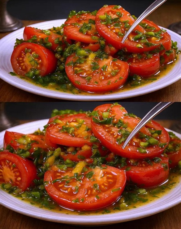 Magischer Tomatensalat: Diese einfache Zutat lässt jeden denken, du seist in Italien aufgewachsen – dabei dauert’s nur 10 Minuten