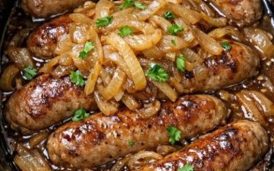 Würstchen und Zwiebeln aus dem Slow Cooker – Herzhaftes Wohlfühlessen mit nur 4 Zutaten