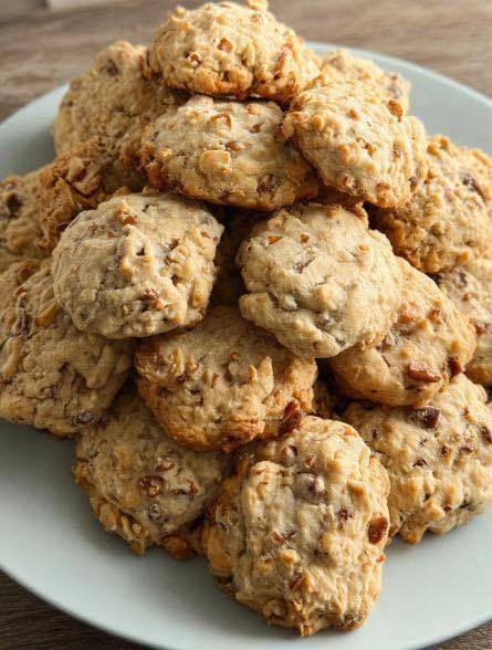 Oh mein Gott! Ich habe jahrelang nach diesem Rezept gesucht. Meine Mutter hat sie früher oft gemacht, und ich habe ihr Rezept verloren. Vielen Dank! Sie nannte sie immer „Michigan Rocks“. (Vollständiges Rezept)👇 💬