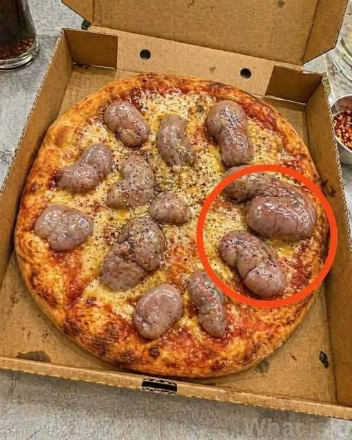 Ich habe abends eine Pizza bestellt. Der Lieferfahrer hat sie mir gebracht.