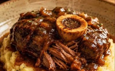 Kalbsossobuco in Sauce: ein traditionelles Rezept, zart und voller Geschmack