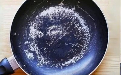 Antihaftpfannen könnten Millionen winziger Plastikpartikel freisetzen