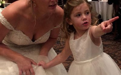Meine Tochter zupfte an meinem Hochzeitskleid und sagte: „Ich hab gesehen, wie der neue Papa und Onkel Peter was Schlimmes gemacht haben“ – Was ich dann tat, schockierte alle 200 Gäste