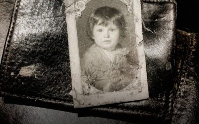 Ich fand eine Brieftasche in einer Bar – darin war ein Kindheitsfoto von mir