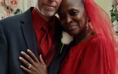 Mein Vater heiratete meine Tante 8 Tage nach dem Tod meiner Mutter – aber bei der Hochzeit nahm ihr Sohn mich zur Seite und sagte: “Das hier verheimlicht dein Vater vor dir”