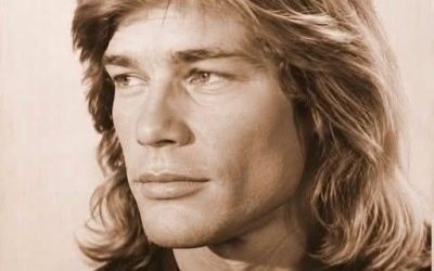 Erkennen Sie ihn? Diese seltene Aufnahme zeigt einen jungen Hollywood-Schwarm, lange bevor er durch Ruhm berühmt wurde
