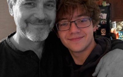 Ich habe den 16-Jährigen adoptiert, dem alle die Schuld für das gegeben haben, was meinem Mann zugestoßen ist – ein Jahr später kam ich früher nach Hause und hörte, wie er etwas flüsterte, das mich wie angewurzelt stehen ließ