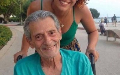 Ich gab mich als Tochter eines älteren Mannes aus, den ich zufällig getroffen hatte – Tage später fand mich sein Anwalt und sagte: „Sie sind direkt in seine Falle getappt.“