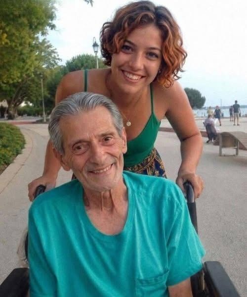 Ich gab mich als Tochter eines älteren Mannes aus, den ich zufällig getroffen hatte – Tage später fand mich sein Anwalt und sagte: „Sie sind direkt in seine Falle getappt.“