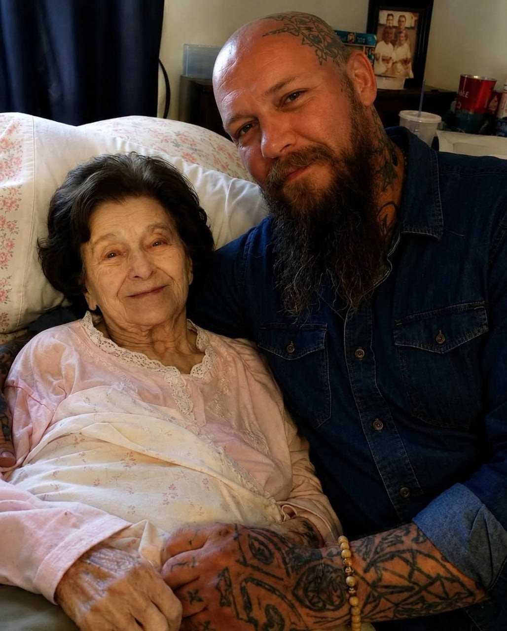 Meine 81-jährige Mutter engagierte einen tätowierten Biker als Pflegekraft, und als ich den Grund dafür erfuhr, zitterten mir die Knie.