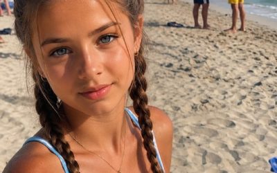 Meine Tochter fotografierte mich in meinem Strandkleid und flüsterte: „Mama, Papa hat mir gesagt, ich soll dir nicht erzählen, was er und Onkel Jim in unserem Hotelzimmer gemacht haben.“
