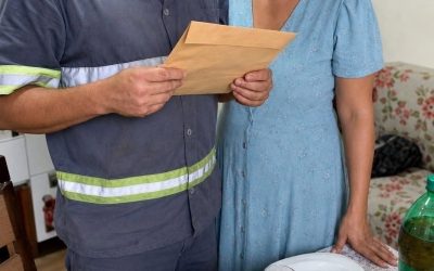 IHRE FRAU NAHM IHRE KARTE AB UND GAB IHR NUR 20 PESOS… ER NANNTE SIE GEIZIG, BIS ER DAS OVER ÖFFNETE, DAS SIE 5 JAHRE LANG VERSTECKTE